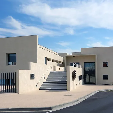 Avec Loggia Vitrée, à 100m De La Plage, Proche Commerces Et Activités à - Fr-1-338-492 Apartamento