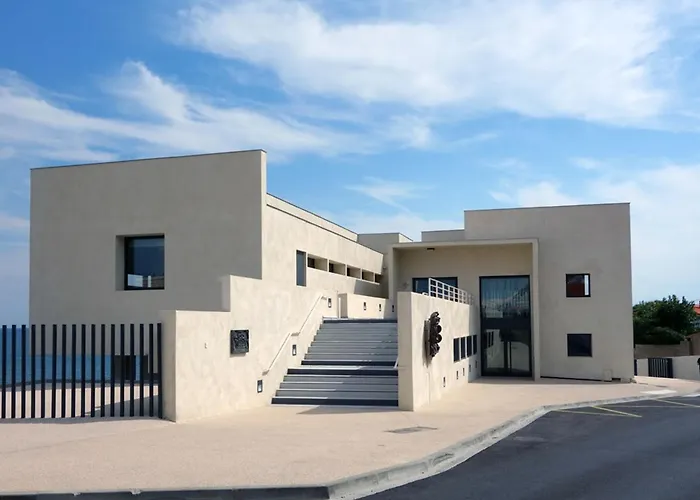 Avec Loggia Vitree, A 100m De La Plage, Proche Commerces Et Activites A - Fr-1-338-492 Appartement